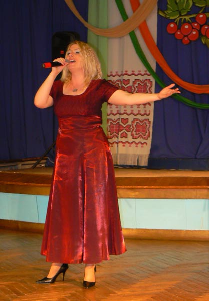 Несе радість українською піснею та збирає овації співачка Людмила Казмирчук