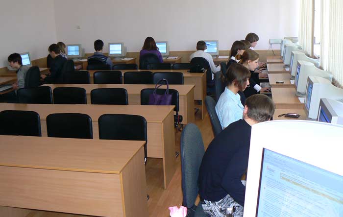 Змагання в компютерному класі проходили в дружній атмосфері 